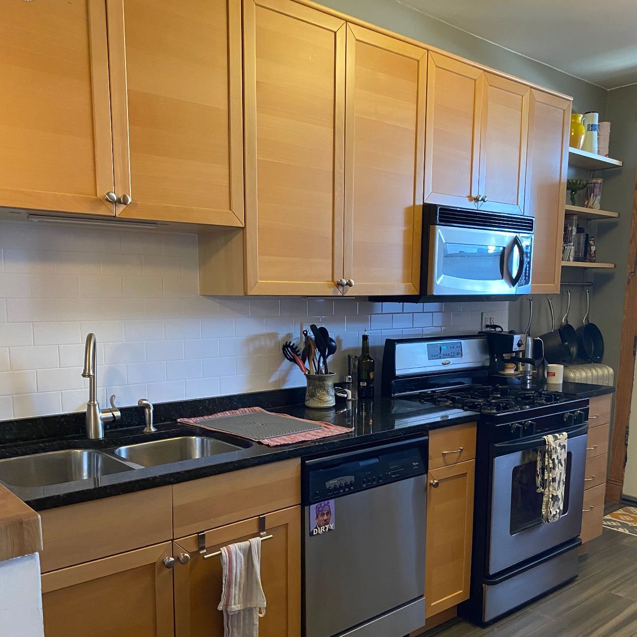 Backsplash and Kitchen Flooring in Chicago, IL Image